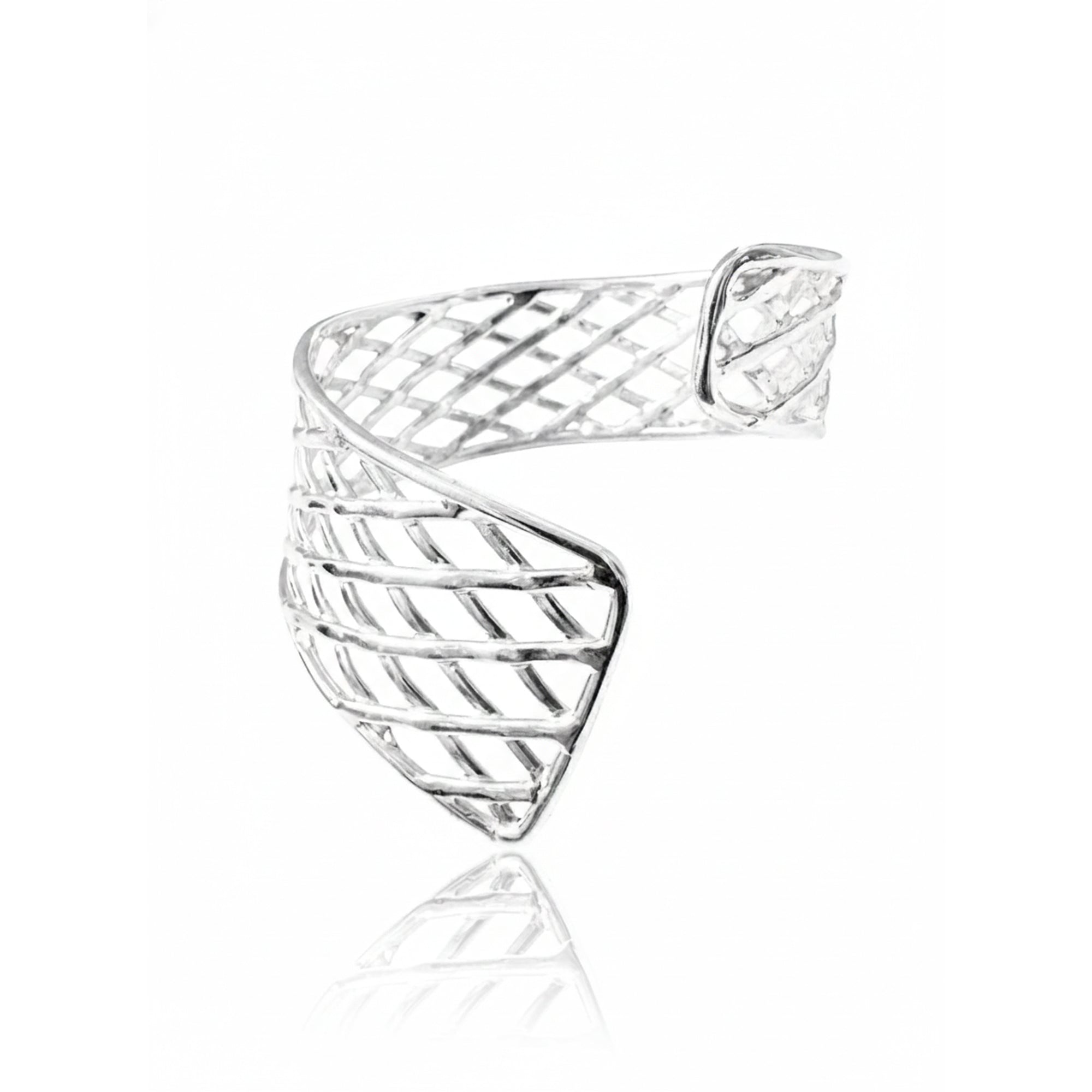 Sibà bracelet detail, woven mesh structure in Sterling Silver 925