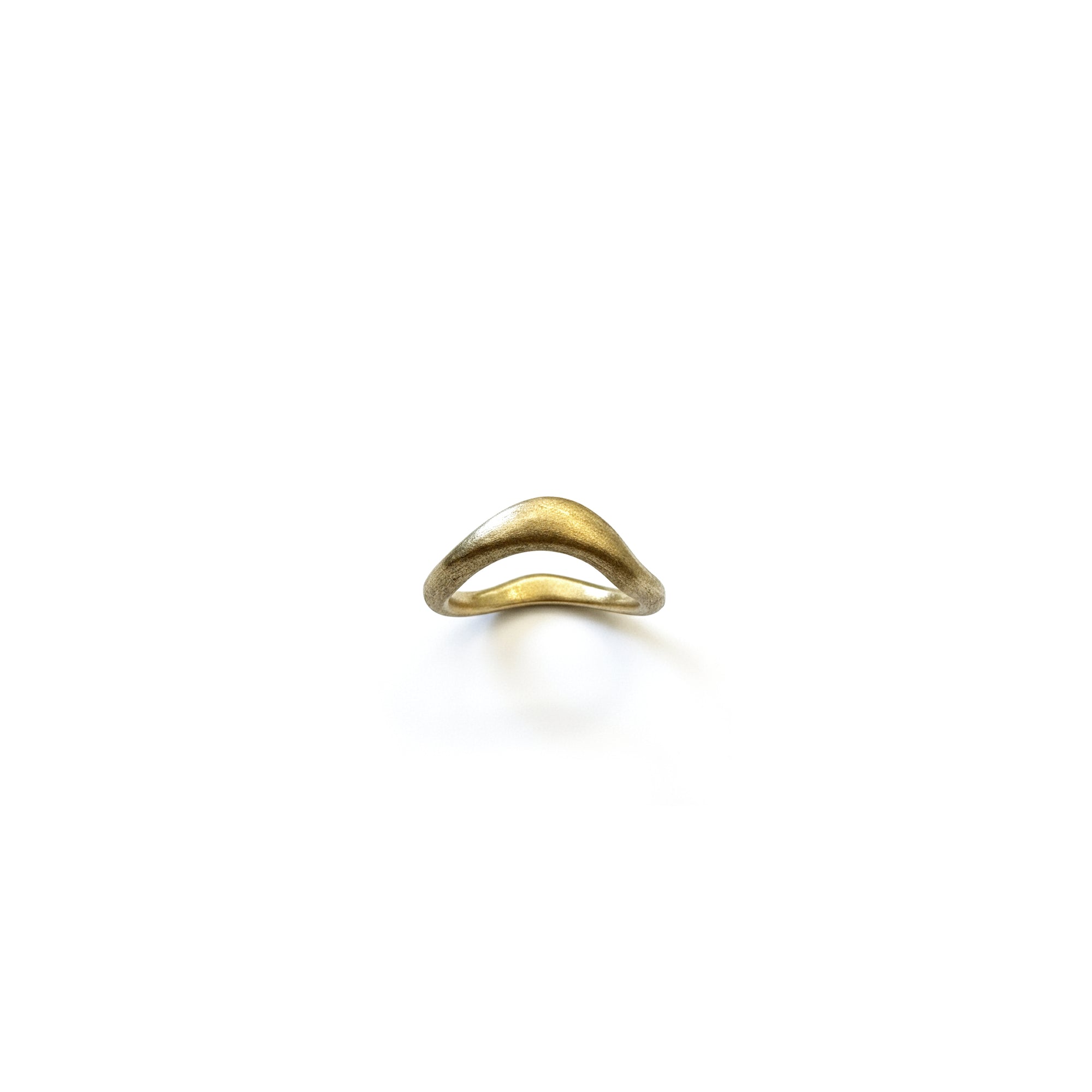 Vittoria sandblasted sculptural gold ring with matte architectural curves