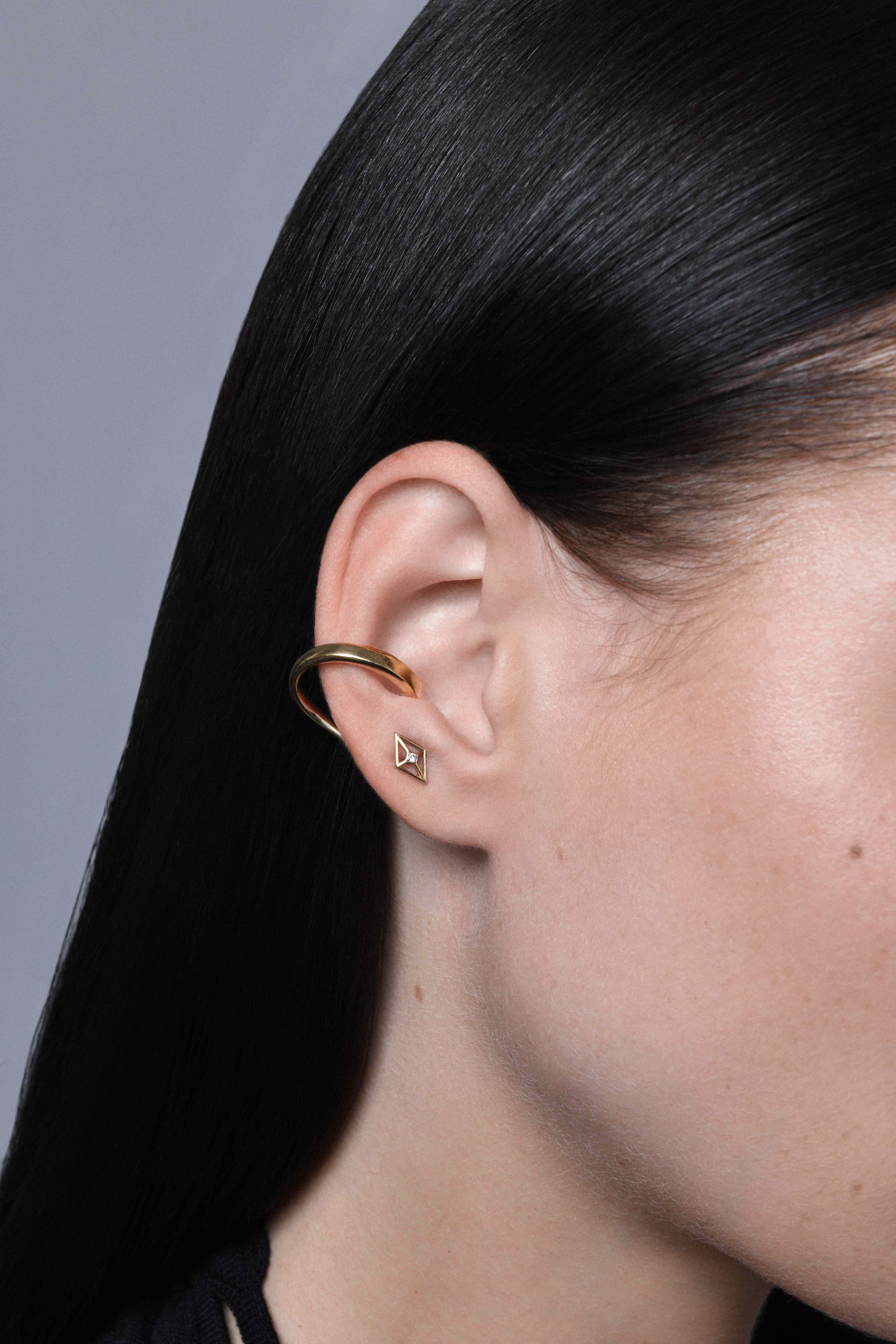 model wearing Bukkuram Piercing Piercing, handcrafted Italian fine jewellery.